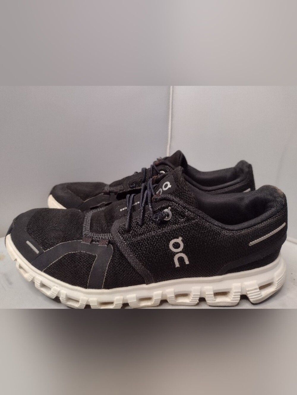 ON Cloud 6 Running Sneakers Shoes Women's Size 9 Black White Low Running F